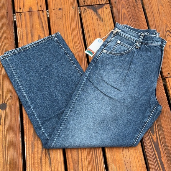 NWT Daily Blue by AG Mid Wash Jeans Style Love Pleated Straight Leg Sizes 27/31 - Picture 9 of 14